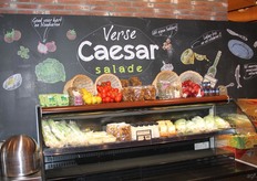 thuis een caesar salade maken met deze ingrediënten