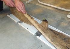 Futagrow: Doordat het druppelwater meteen wegzakt blijft de goot schoon. De druppelaar staat wel altijd aan.