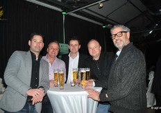 Ook s'avonds is het team van Harries en Groenteverwerking Bladel aanwezig.