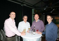 Het team van Euro Pool System geniet van een drankje.