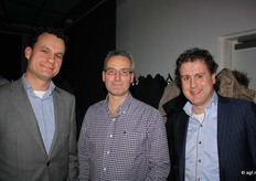 Andries Stekelenburg en Marc Boeijen van Interpolis Kredietverzekering en Jan Groen (midden) van Green Organics.