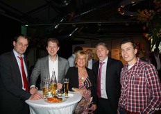 Peter van Gils en Daan Zeven (CBI), Yvonne Wigchert (Nederlands Centrum voor Handelsbevordering), Piet Schotel (Fruit Consultancy Europe), Henri van Hemert (Oerlemans Plastics)