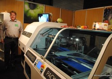 Bart Hermans van PSC staat op de beurs met krimpfolie voor AGF, waarmee momenteel proeven worden gedaan in de retail