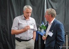 Jan de Vries, witlofkwekerij LOF met John Dee, EMTE supermarkten