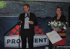 Mooie en minder mooie herinneringen uit zijn vijftien jaar, met als altijd vrouw Riet aan zijn zij.