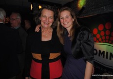 Twee druppels water: moeder en dochter Van der Voort