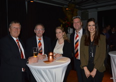 Jan Smit, Cock Lassche en Raymond Mahieu van Smit's Uien met de dames Gianna Corbelli en Johanna Mauknen van het Ned-Duitse kvk