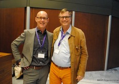 Even de voor- en nafoto van het congres achter elkaar...