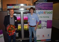 Light4Food - Op donderdag 19 november mochten ze de Jo Janssenprijs in ontvangst nemen uit handen van Cris van Arkelen.