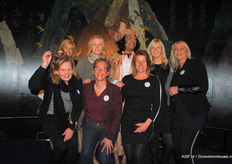 De dames van de Purple Pride-mannen met Tante Es