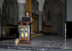 Isabel Vandevelde van het Proefstation voor de Groenteteelt sprak over LED in sla, en dan met name op goten.