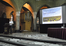 Over het berekenen van de belichtingsmogelijkheden aan de hand van de plantefficientie, product-prijs en de prijs van elektra.