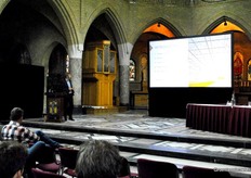 De tweede presentatie was die van Arno Wartewig van Hortilux. Sinds dit jaar heeft Hortilux ook LED in het assortiment: Hortiled.