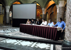 Van links naar rechts: Isabel Vandevelde, Rob Moerkens, Arno Wartewig, Ries Neuteboom, Jos Aarts en Ruud van Amersfoort.