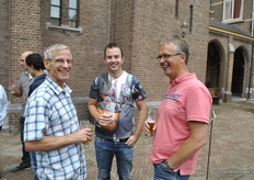 De volgende generatie op komst. Jan Gresnigt met zoon Alex Gresnigt. Rechts Pieter Geerts