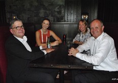 Anton Filippo en Ger van Burik weten zichzelf in goed gezelschap met Brion Dunmore en Limda Bloomfield van de Amsterdam Produce Show