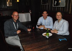 Scott Frankenfield en Tomas Cordonnier (Verbruggen Palletizing Solutions met Annie Tremblay (Ambassade in Mexico)