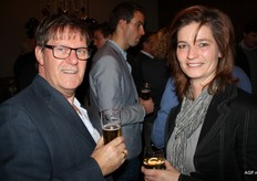 Rob Grootscholten van BOM Group en Monique Straman van MVO Westland