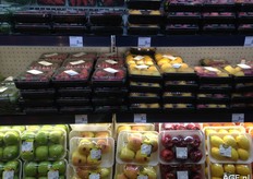 Dit zijn iets duurdere aardbeien, ook anders verpakt voor 3,49.