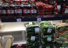 450 gram cocktailtomaten van het merk Divino voor 3,99 en cherrytomaten 250 gram voor 2,45.