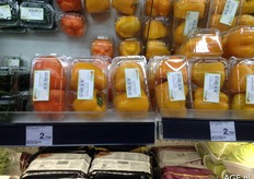 Paprika's per twee verpakt voor 2,75.