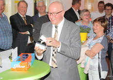 Ary leek een Rolex wel wat, dus kreeg eerst een snoephorloge