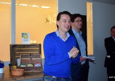 Jan-Willem Oomen is gastheer en geeft een rondleiding het het bedrijfsverzamelgebouw Three-Sixty dat circulair is ingericht.