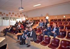 Iedereen neemt plaats in The Make Over, de zaal waar Bob Hutten een presentatie gaat geven.