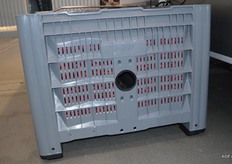 Het product komt vanaf de teler in door Loopack ontwikkelde kunststof kuubskisten met doorstroom koeling.