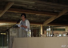 "Rita Demaré, de voorzitter van het VBT opende het evenement. Ze geeft aan dat de organisatie het onderwerp 'Export van fruit en groenten in tijden van nationale onzekerheid' vorig jaar al in gedachten had, maar dat toen nog gehoopt werd op een 'terugkeer' van Rusland. "Dat was helaas ijdele hoop."