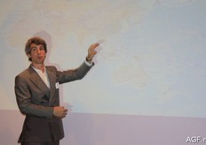 "Het Westen verliest macht", zei Jonathan. "En dat verliezen ze aan landen als China en India."