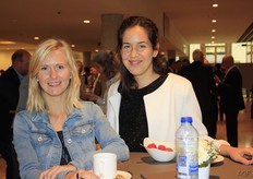 De tolken Maaike Clarysse en Elisa Gallego.