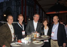 Matt Gold, Mike Gitzels, Alfred Boot, Maria Jesus Ferrando (Projar SA) en Paul Greenhalgh.