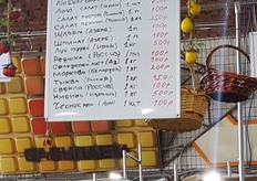 ca. 1,40 euro dille	Azerbeidzjan	1 bundel	100 peterselie	Azerbeidzjan	1 bundel	100 koriander	Azerbeidzjan	1 bundel	100 bosui	Azerbeidzjan	1 bundel	100 dragon	Israel	1 bundel	100 basilicum	Israel	1 bundel	100 munt	Israel	1 bundel	100 basilicum (groen)	Israel	1 bundel	100 rucola	Israel	1 bundel	200 romano salade	Iran	1 stuk	250 ijsberg sla	Iran	1 stuk	250 lollo rosso	Iran	1 stuk	250 salade (bladeren/los)	Rusland	1 bundel	100 chinese kool	Rusland	1 kilo	250 veldzuring	azerbeidzjan	1 bundel	100 spinazie	azerbeidzjan	1 bundel	100 prei	Iran	1 kilo	500 radijs Rusland	1 bundel	100 selderij	Azerbeidzjan	1 kilo	300 wortel	Wit Rusland	1 kilo	200 pompoen	Rusland	1 kilo	150 bieten	Rusland	1 kilo	100 gember	Israel	1 kilo	500 knoflook	Azerbeidzjan	1 stuk (dwz, een bos)	100