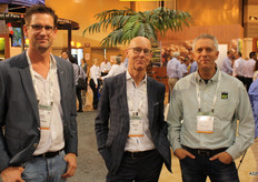 Joost van Veen en Maurice Wubben waren op inspiratietocht. Hier met reek Knol van Enza Zaden