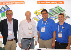 Huib Smit van Allround Vegetable Processing met Ben de Nijs van Hazera en John en Nick Rietveld