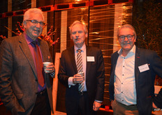 Piet Feteris oud-EPS, Leo Welschen van Groenten Fruithuis en Sjaak Stolze ook oud-EPS.