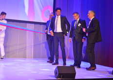 Tony de Pauw (WDP), Steven Martina (The Greenery), Dirk Vercamman en Gerjo Scheringa (Euro Pool System)knippen het officieel voor geopend.