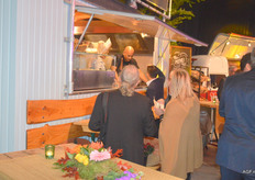 Verschillende foodtrucks waren aanwezig om de mensen te voorzien van een hapje en een drankje.