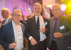 Dirk Vercammen tussen twee oud collega's.