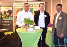 Toeleverancier voor de tuinders; Raiffeisen GARTENBAU Links: Jürgen Breuers, Midden: Mirko Finke, Rechts: Bernd Braem. Met hun goede service onderscheiden ze zichzelf vertelde ze.