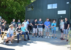 De andere helft stelt zich voor