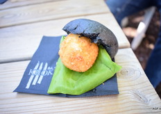 Het visuele aspect is ook heel belangrijk in de horeca: geen bapao maar mantao (zwarte kool) broodje met aspergekroket