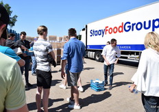 Asperges van het veld moeten of direct worden geconsumeerd of het water in. Een nacht koeling in koud water stopt de stofwisselingsprocessen waardoor de asperges houdbaar worden. Chefs krijgen deze asperges mee om thuis mee te experimenteren