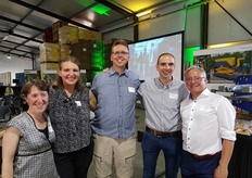 Liesbeth van Herck (Proefstation voor de Groenteteelt), Polina Kurtser (Ben-Gurion Universiteit), Ola Ring (Universiteit van Umeå), Toon Tielen (WUR) en Jos Balendonck (WUR): allemaal bij het project betrokken en dus blij met de live demonstratie.