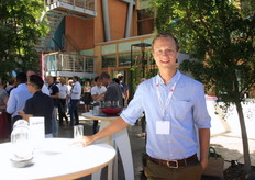 Adriaan Meeuwisse van Longbloom wil wereldwijd marktleider worden in preserved flowers.