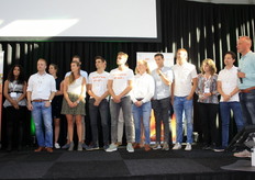 Gespannen gezichten op het podium.