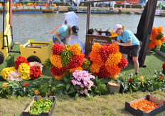 Wat vlugge reparaties op de Fabeltjeskrantboot.