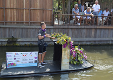 Een varende DJ voor Kern Naaldwijk