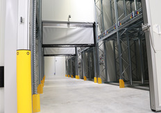 In de koelcellen zijn verschillende temperatuurzones. De pallets kunnen drie hoog worden gestapeld